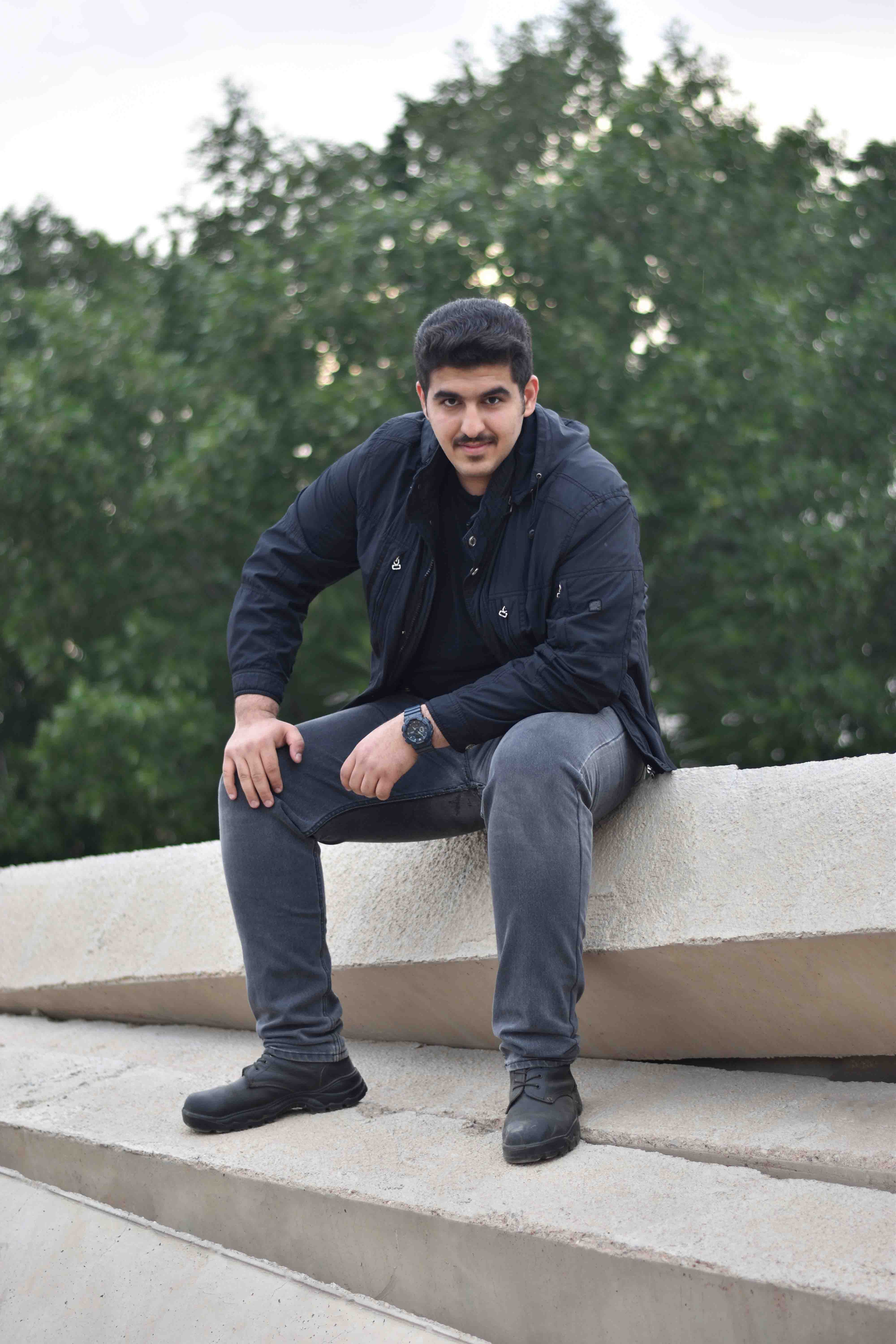 من و چند تا از دوستام رفته بودیم پارک ساحلی و اونجا از خودمون چند تا عکس گرفتیم.
این یکی از اون عکساس
