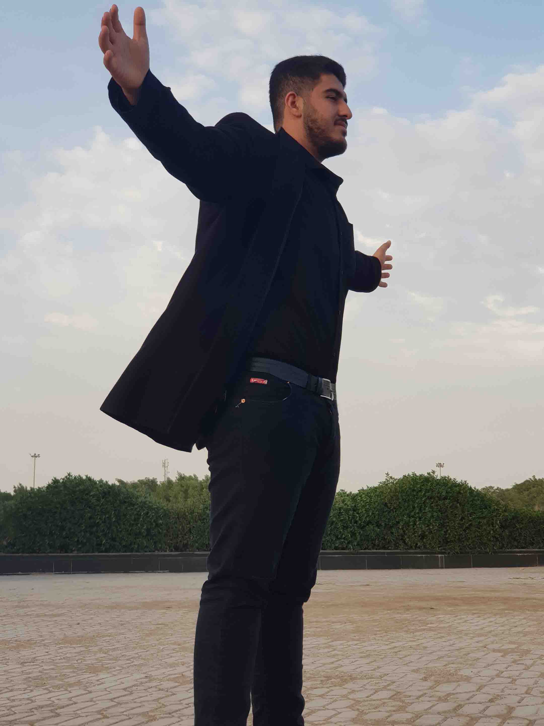 من و چند تا از دوستام رفته بودیم پارک ساحلی و اونجا از خودمون چند تا عکس گرفتیم.
این یکی از اون عکساس.