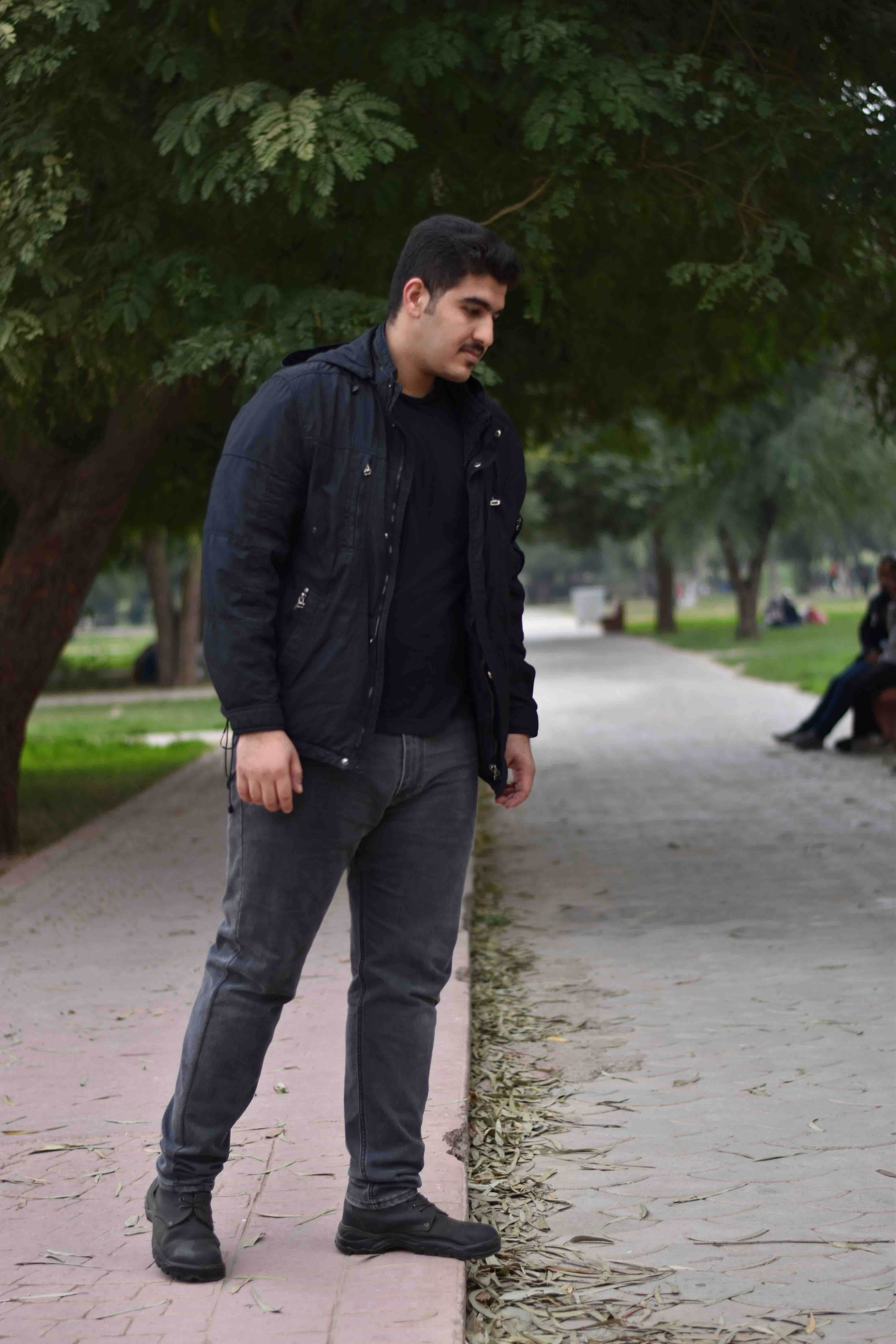 من و چند تا از دوستام رفته بودیم پارک ساحلی و اونجا از خودمون چند تا عکس گرفتیم.
این یکی از اون عکساس